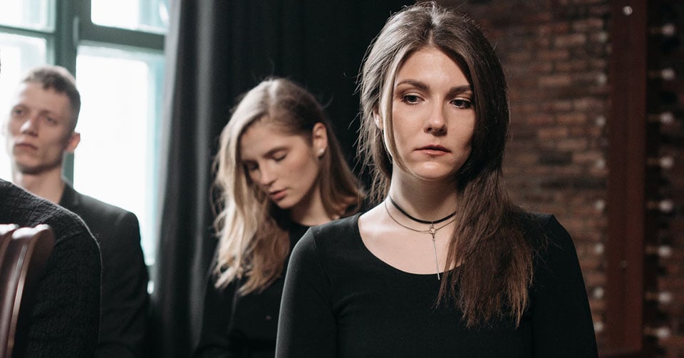14 Big Signs Your Ex is Pretending to Be Over You in 2024